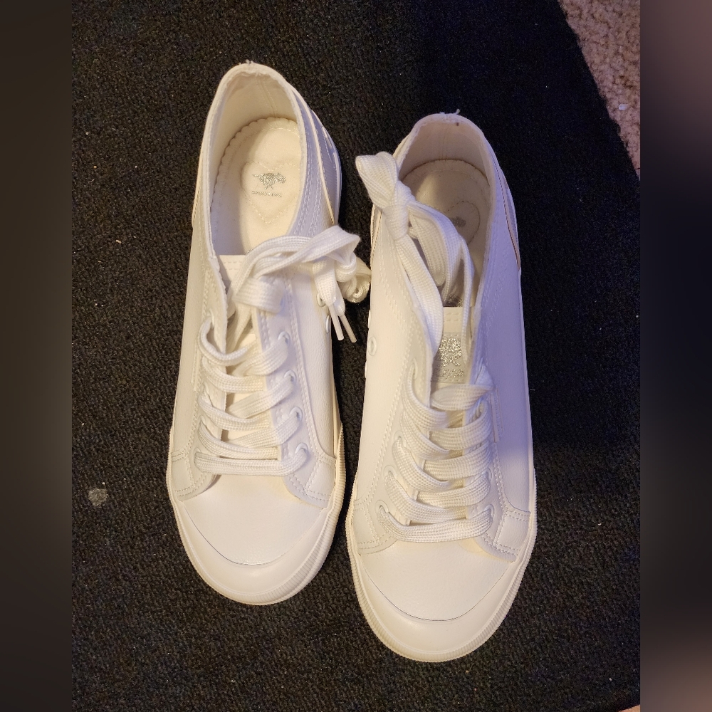 Rocket Dog women's size  9 White athletic shoes- NEVER WORN!